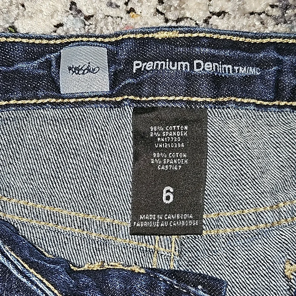 Premium denim shorts - Picture 2 of 3